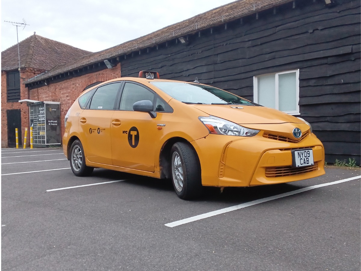 2015 Toyota Prius V Image 2